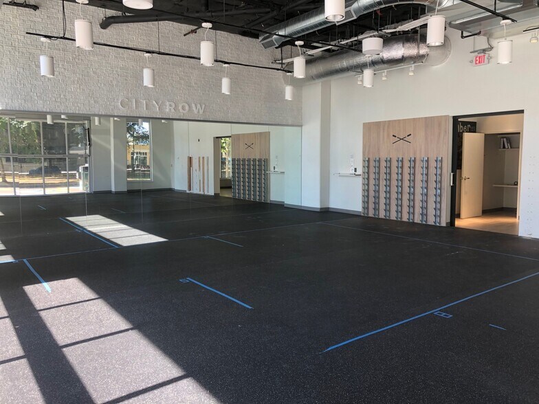 More Photos Of 325 NW Park Avenue, Portland Hotel For Lease