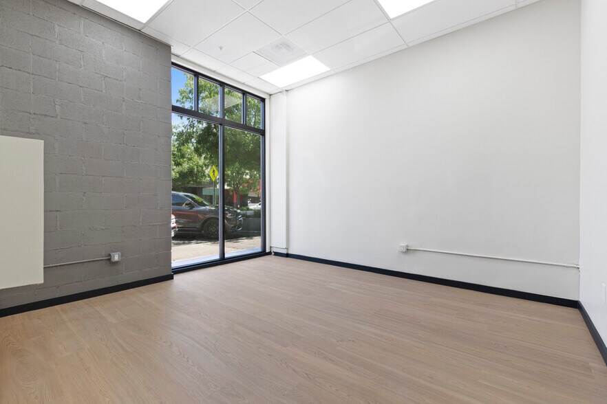 More Photos Of 939 10th St, Modesto Storefront Retail Office For Lease