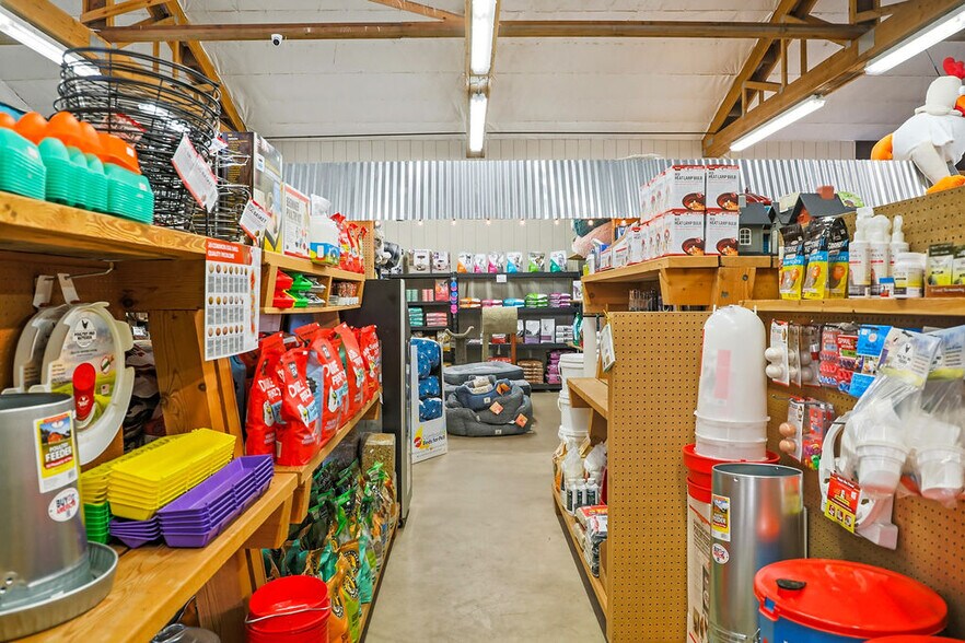 More Photos Of 461 NE Old Belfair Hwy, Belfair Storefront Retail Office For Sale