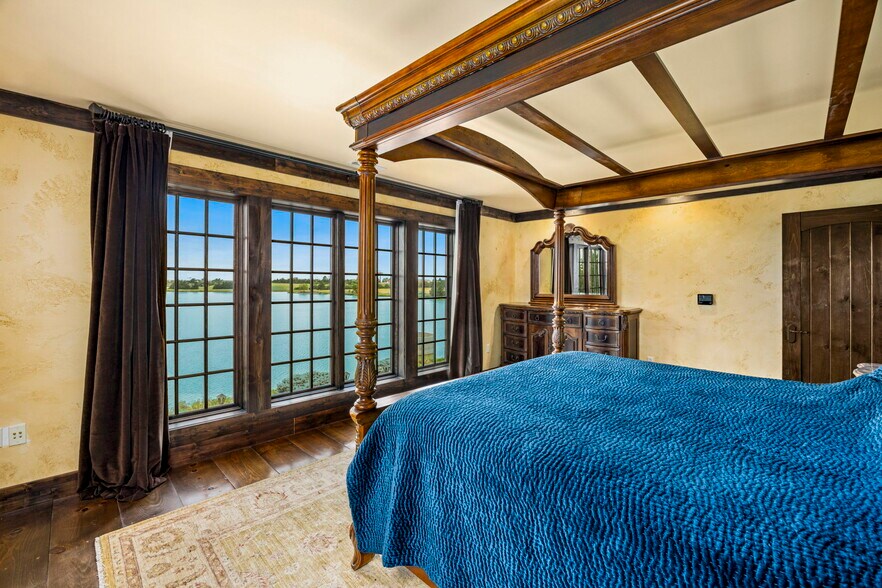 More Photos Of 4122 186th Blvd, Russell Specialty For Sale