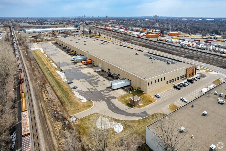 More Photos Of 1771 Energy Park Dr, Saint Paul Flex For Lease