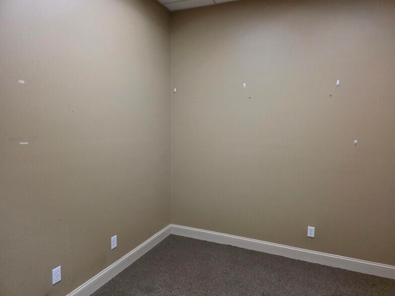 More Photos Of 2505-2511 Seven Springs Blvd, New Port Richey Office For Sale