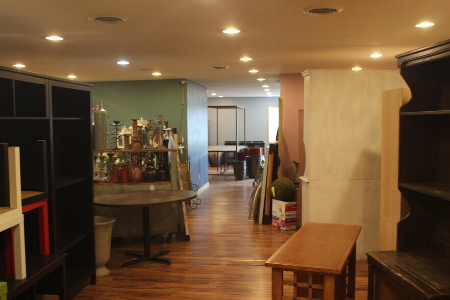 More Photos Of 80920 County Road 46, Hayward Showroom For Sale
