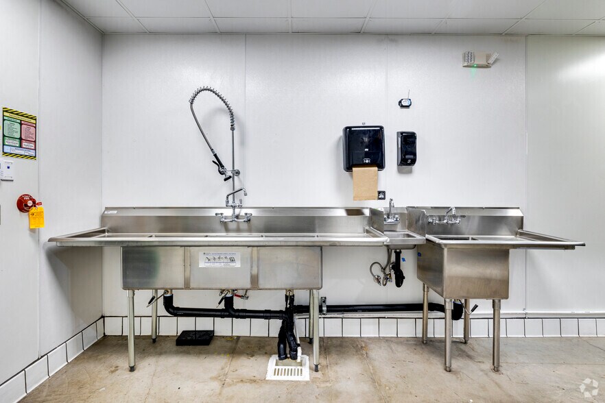 More Photos Of 720 W Highland Ave, Phoenix Food Processing For Lease