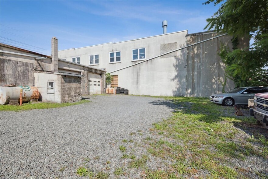 More Photos Of 403 US Highway 202, Raritan Auto Repair For Lease