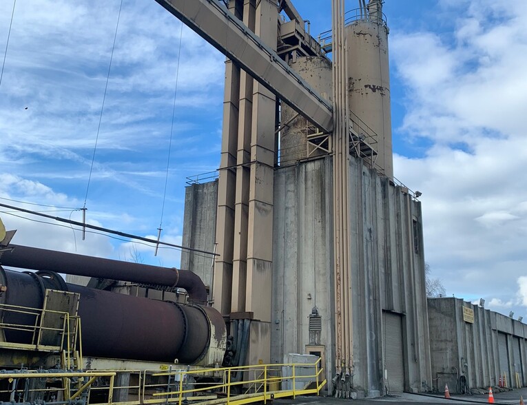 More Photos Of 2611 SE 4th Ave, Portland Manufacturing For Sale