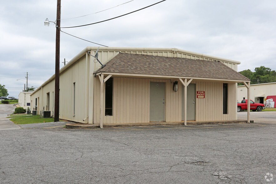 More Photos Of 5000 Whitling Dr, Pelham Unknown For Lease