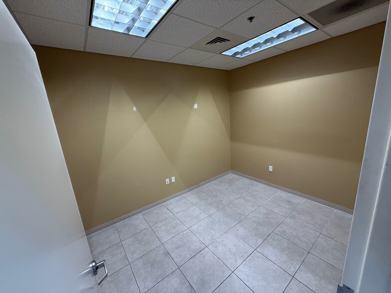 More Photos Of 660 NW Enterprise Dr, Port Saint Lucie Unknown For Lease