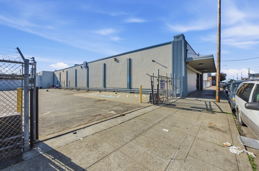 More Photos Of 6537 Foothill Blvd, Oakland Office For Lease