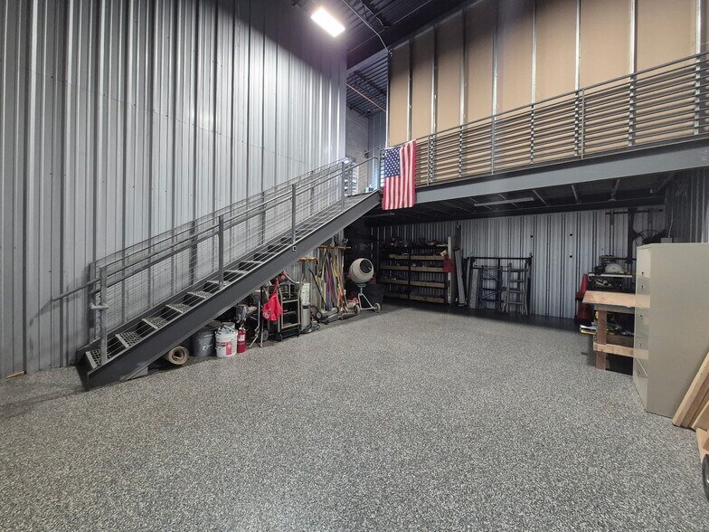 More Photos Of 1925 Deer Creek, Monument Showroom For Sale