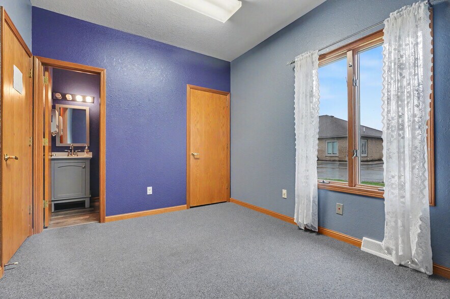 More Photos Of 819 Southwestern Run, Youngstown Medical For Sale