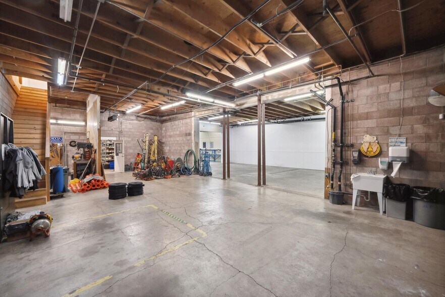 More Photos Of 917 N Amphlett Blvd, San Mateo Warehouse For Sale