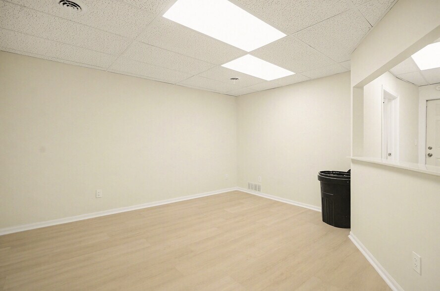 More Photos Of 28410 Harper Ave, Saint Clair Shores General Retail For Lease