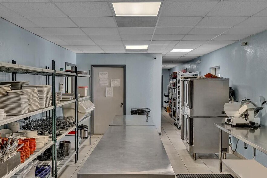 More Photos Of 17 NE 1st Rd, Homestead Storefront Retail Office For Sale