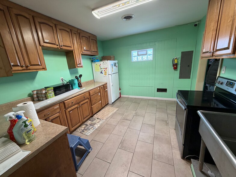 More Photos Of 301 Woodruff St, Madison Office For Sale