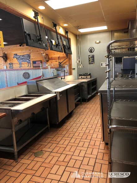 More Photos Of 9430-9440 Mentor Ave, Mentor Restaurant For Lease