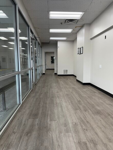 More Photos Of 2660 S Mendenhall Rd, Memphis Auto Repair For Lease