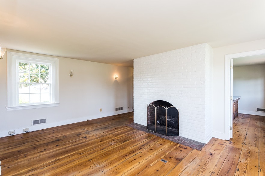 More Photos Of 2800 Princess Anne St, Fredericksburg Loft Creative Space For Sale