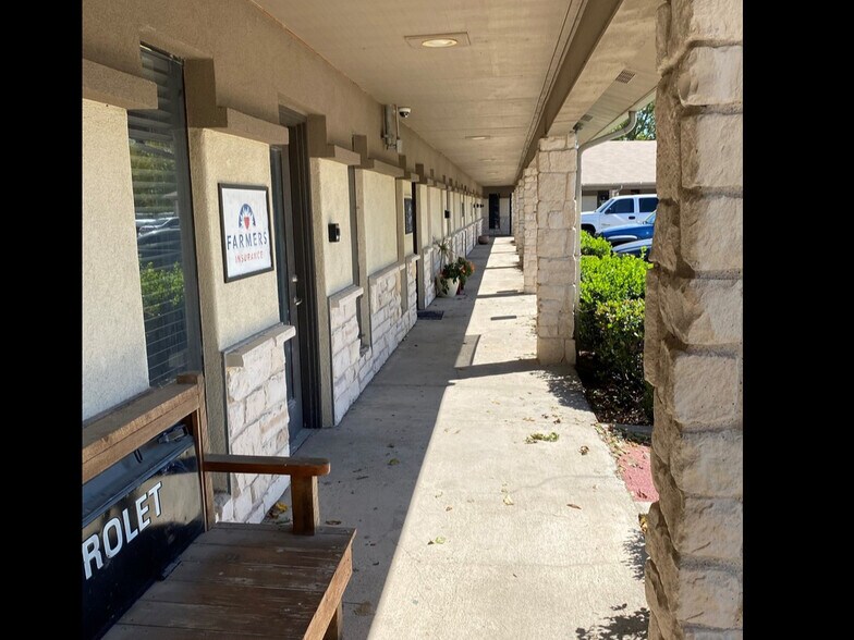 More Photos Of 328 W Main St, Azle Office For Lease