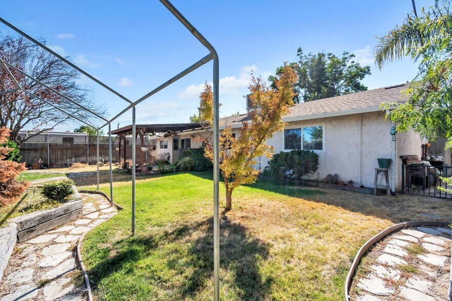 More Photos Of 7028 26th St, Rio Linda Industrial For Sale