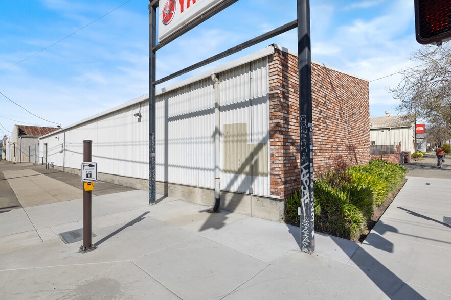 More Photos Of 735 Gilman St, Berkeley Showroom For Sale