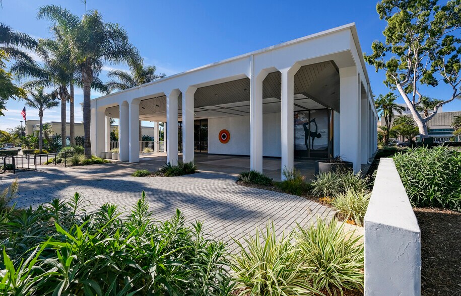 More Photos Of 472 S Mills Rd, Ventura Bank For Sale