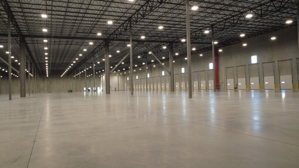 More Photos Of 301 Kenyon Rd, Suffolk Warehouse For Lease