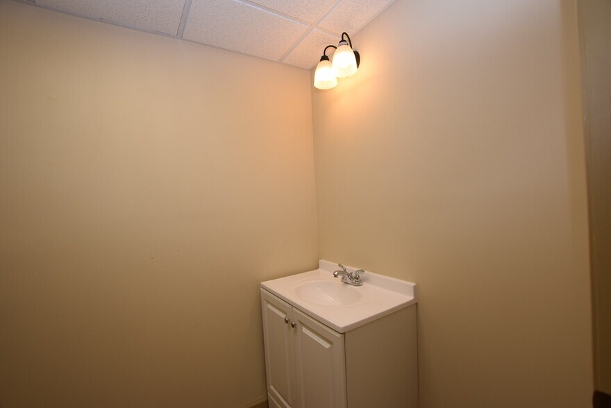 More Photos Of 604 E Main St, Saint Paris Office For Lease