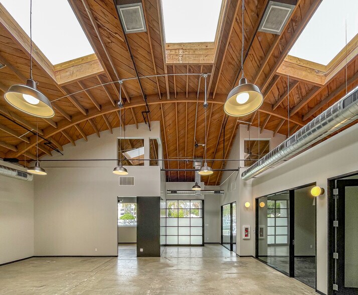 More Photos Of 2014-2058 Broadway, Santa Monica Loft Creative Space For Lease