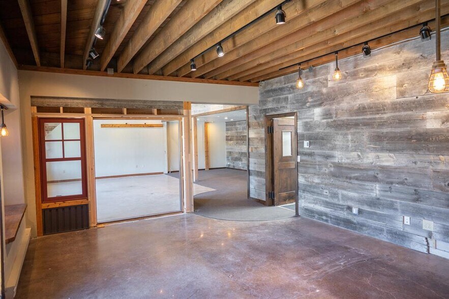 More Photos Of 32 1st Ave W, Kalispell Storefront For Sale