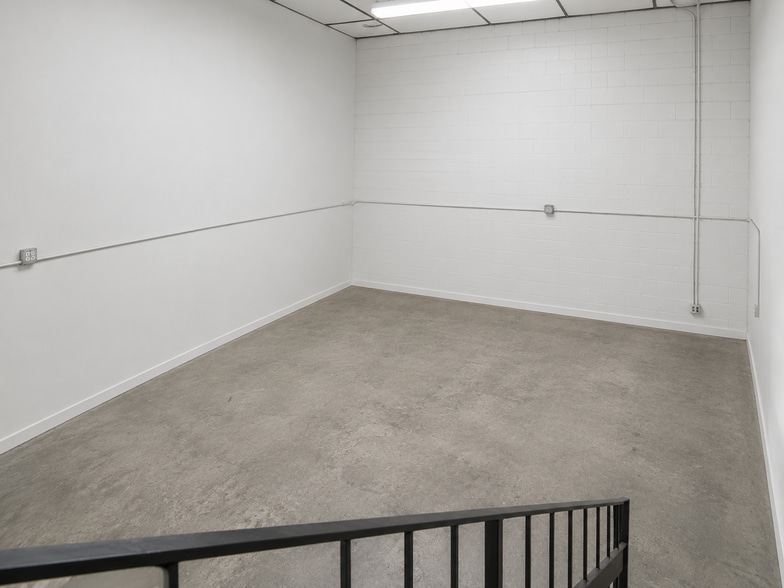 More Photos Of 618 Thompson Ave, Glendale Warehouse For Sale