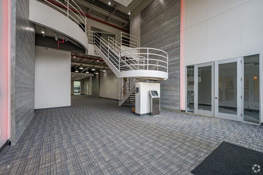 More Photos Of 400 E Royal Ln, Irving Unknown For Lease