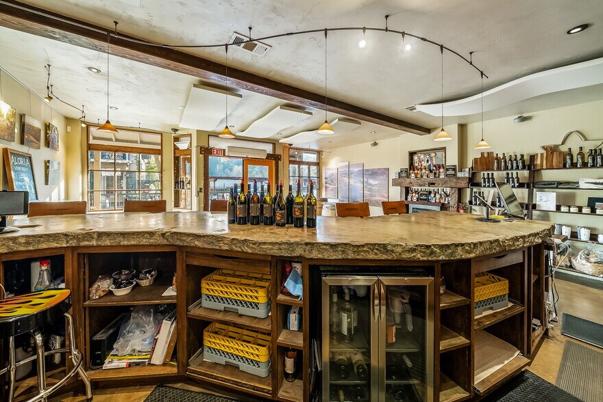 More Photos Of 448 Main St, Murphys Freestanding For Lease