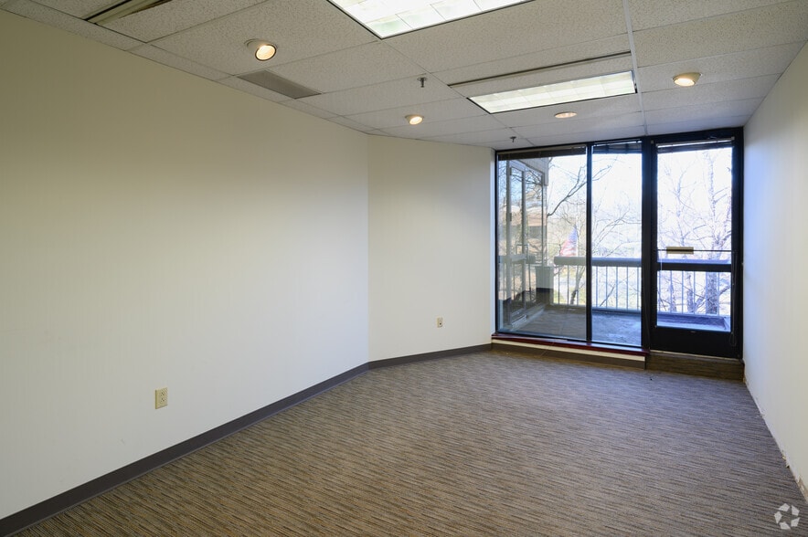 More Photos Of 51 Haddonfield Rd, Cherry Hill Office For Lease