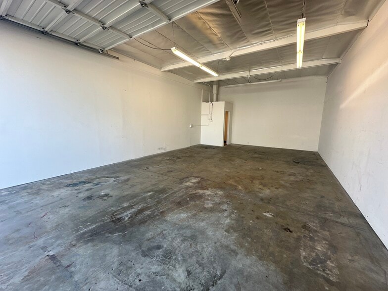 More Photos Of 14723-14825 Oxnard St, Van Nuys Unknown For Lease
