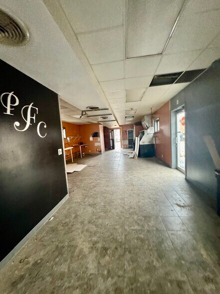 More Photos Of 126 Walnut St, Washington Freestanding For Sale