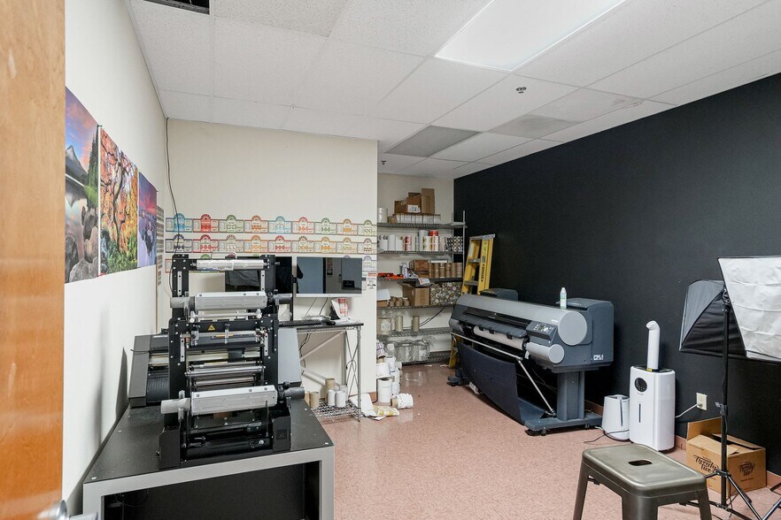 More Photos Of 1852 Fescue St SE, Albany Office For Sale