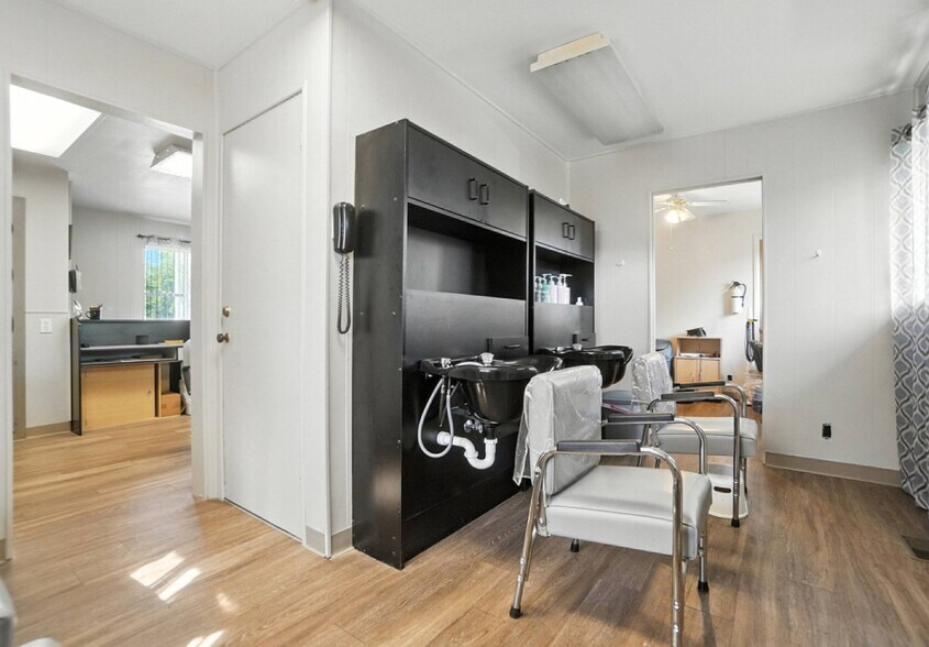 More Photos Of 5402-5404 N Main St, Dayton Office For Sale