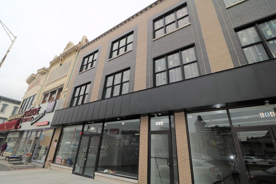 More Photos Of 686 Main Ave, Passaic Storefront For Lease