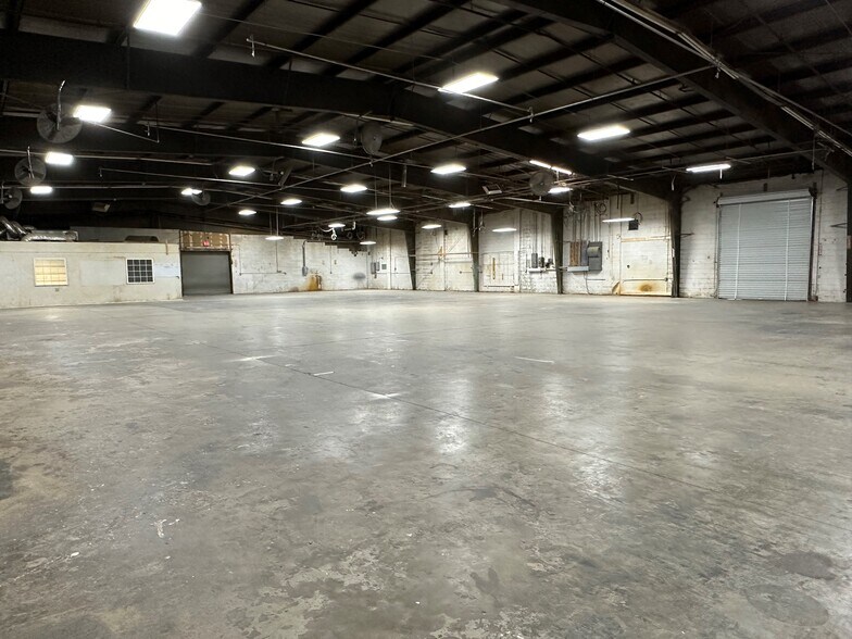 More Photos Of 100 Aiken St, Cartersville Manufacturing For Lease