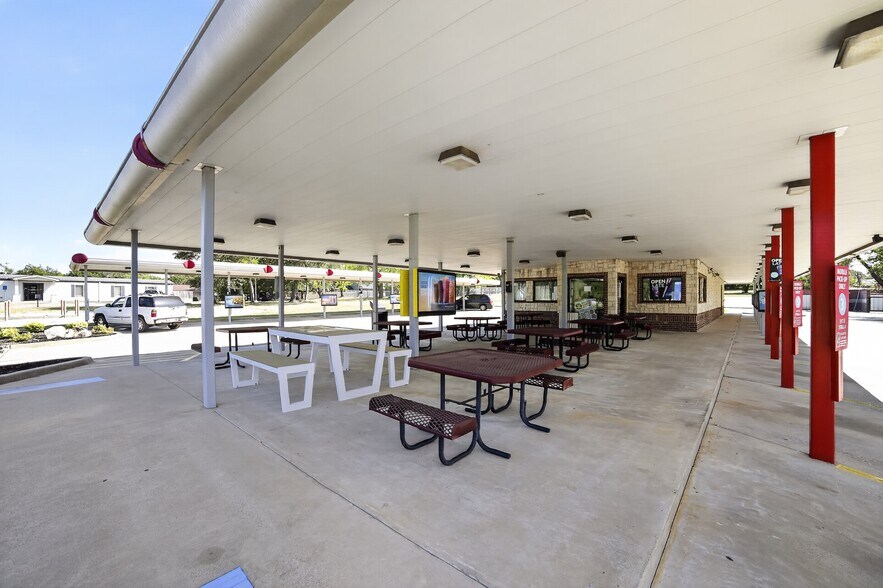 More Photos Of 6115 Old Highway 135 N, Kilgore Fast Food For Sale