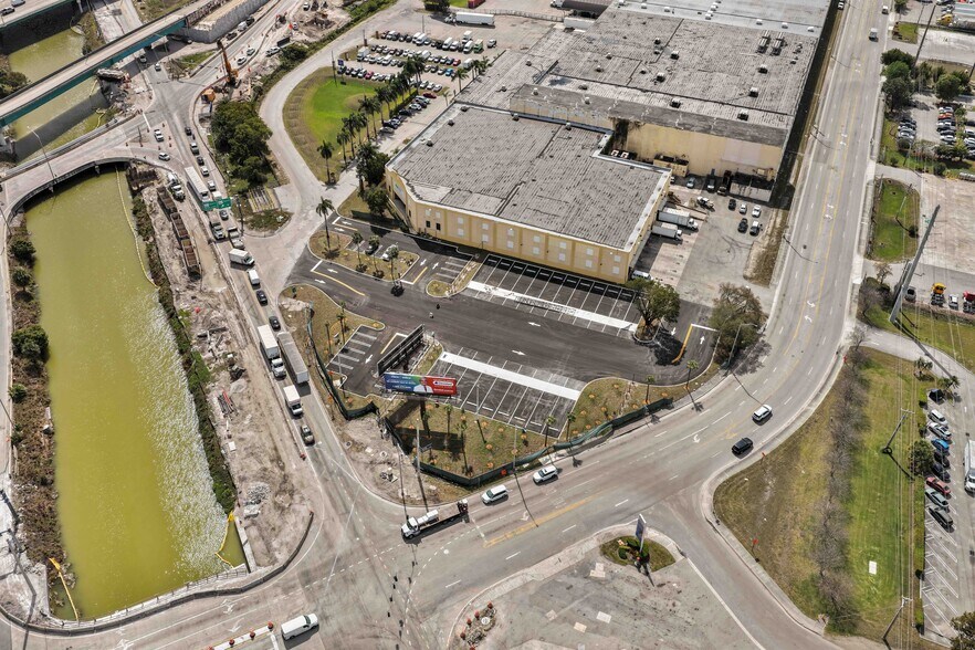 More Photos Of 8989 NW South River Dr, Medley Land For Lease