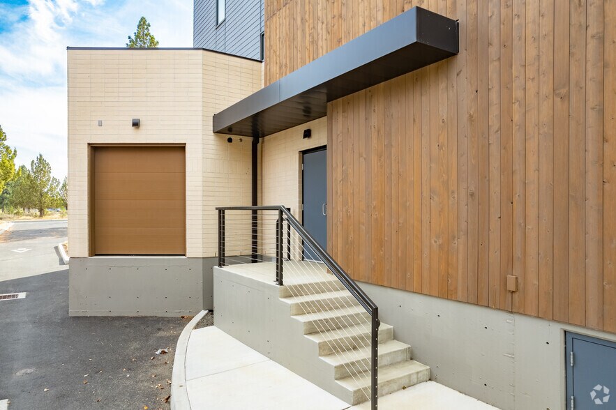 More Photos Of 2900 NW Clearwater Dr, Bend Office For Lease