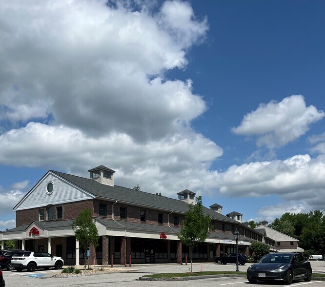 More Photos Of 200 Great Rd, Bedford Storefront Retail Office For Lease