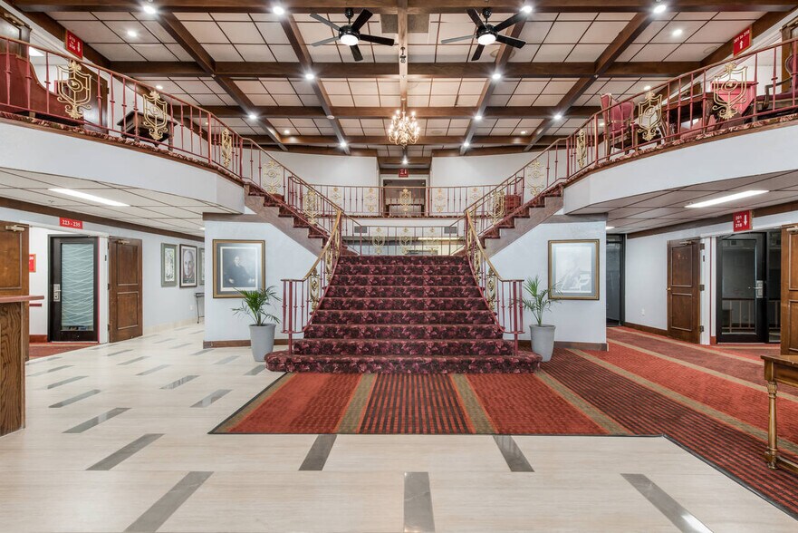 More Photos Of 3501 W Broadway Blvd, Sedalia Hotel For Sale