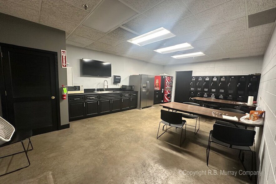 More Photos Of 820 N Cedarbrook Ave, Springfield Industrial For Sale