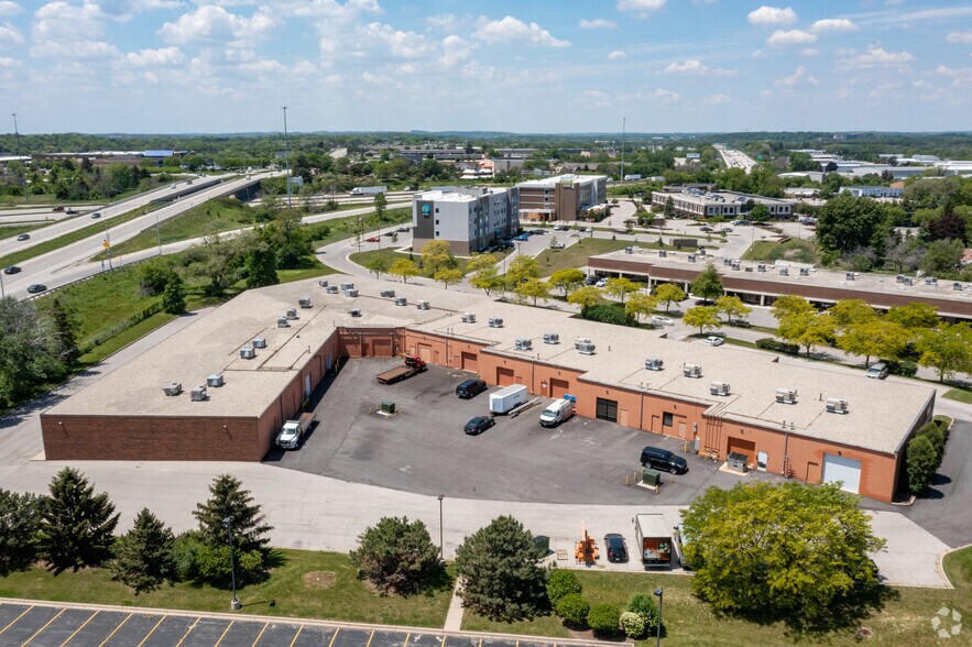 More Photos Of 20711 W Watertown Rd, Waukesha Showroom For Lease