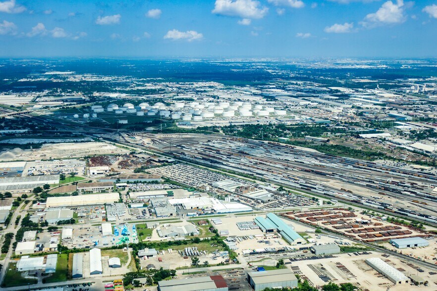 More Photos Of 6621 Liberty Rd, Houston Manufacturing For Sale