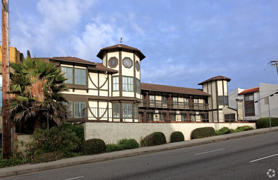 More Photos Of 2309 Pacific Coast Hwy, Hermosa Beach Office For Lease