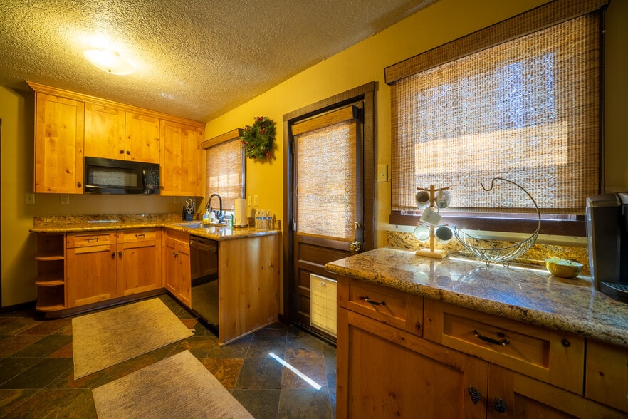 More Photos Of 42268 Moonridge Rd, Big Bear Lake Hotel For Sale